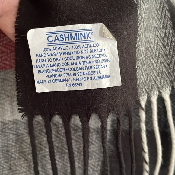 Plaid Winter Scarf - Cashmink - Picture 4 of 4